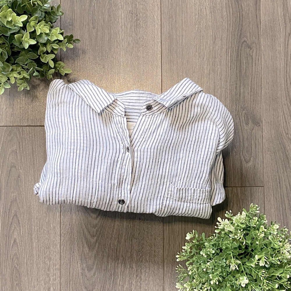 Universal Thread Black and White Striped Button-down, XL